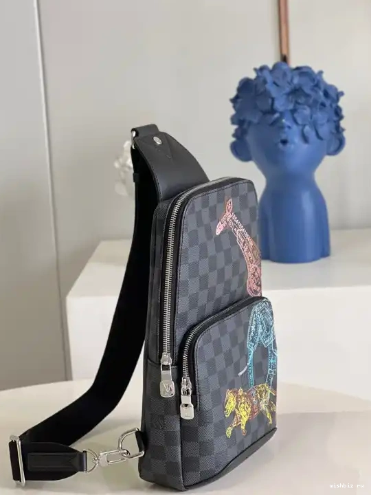 WIS SLINGBAG VUITTON LOUIS AVENUE 0702